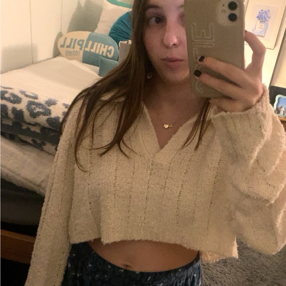 Cute cropped white sweater